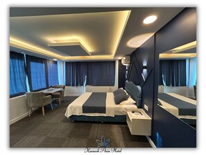 Minibar, Schreibtisch, kostenloses WLAN, Bettwäsche