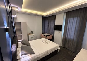 Kamar Standar | Minibar, meja kerja, Wi-Fi gratis, dan seprai linen