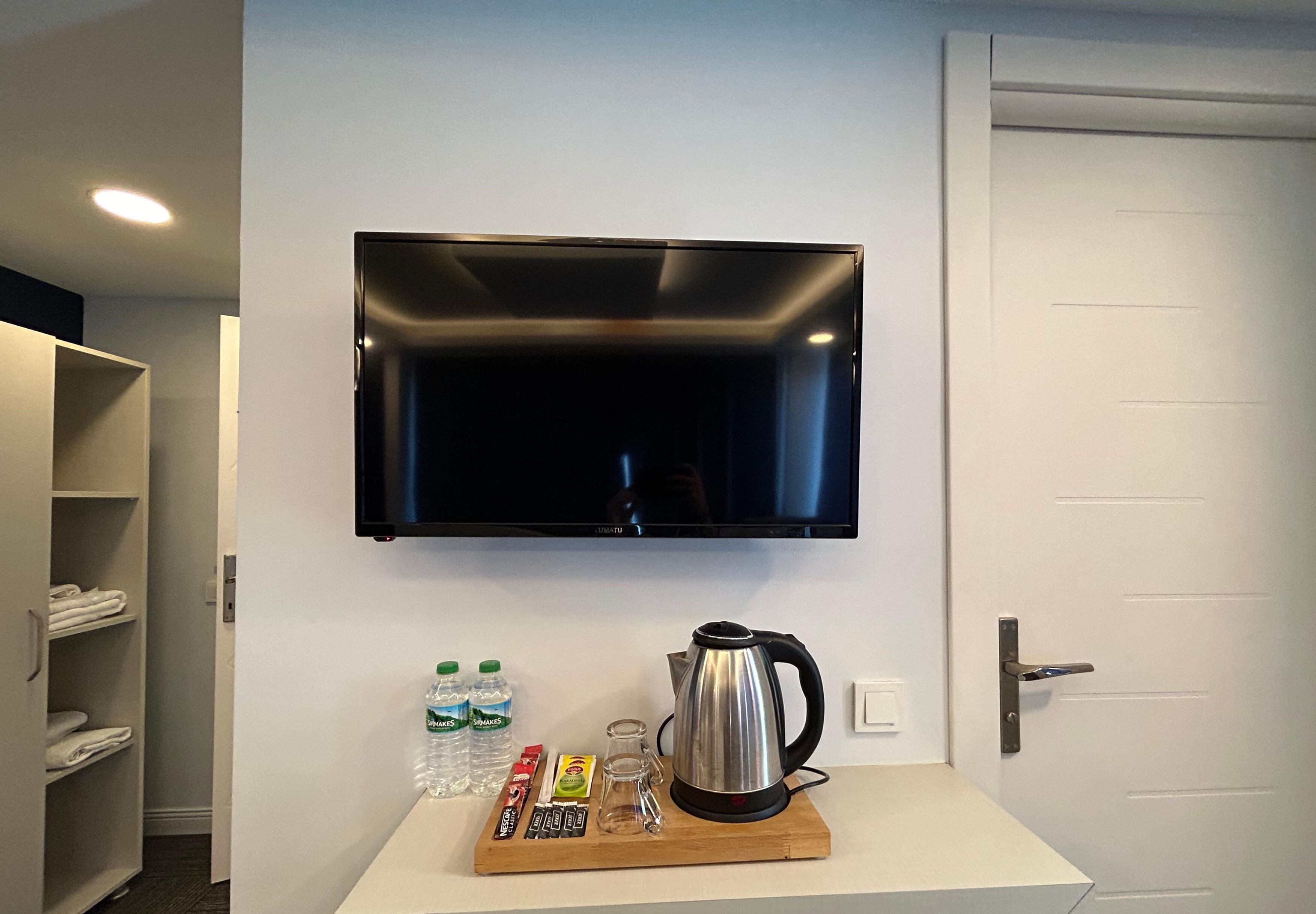 Minibar, desk, free WiFi, bed sheets