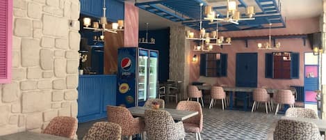 Daily to-go breakfast (EUR 5 per person)