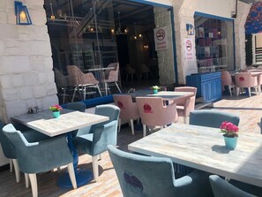 Frokost på farten hver dag (EUR 5 per person)