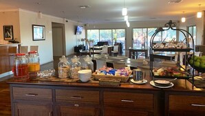 Daily full breakfast for a fee - Mungo Roo (Arumpo)