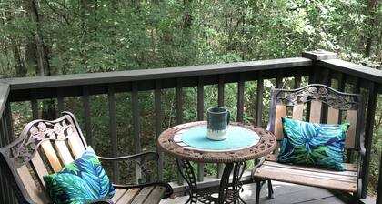 Wakulla River Retreat- Manatee Cottage