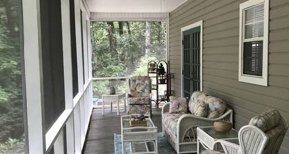 Wakulla River Retreat- Manatee Cottage