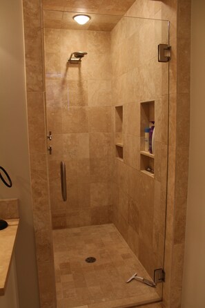 Combined shower/tub, hair dryer, towels, soap