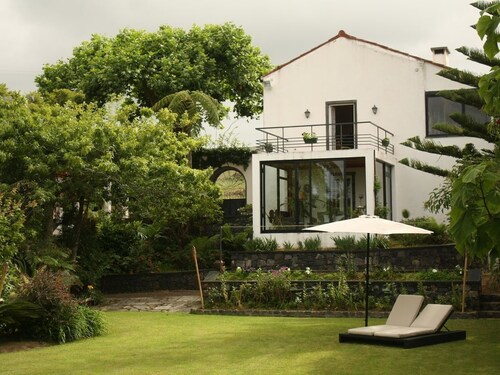 A comfortable, self-contained suite in a restored 19th-century vila (RRAL 980)