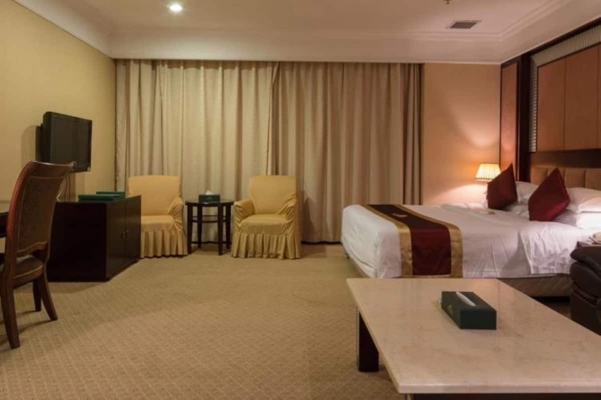 Business-suite | 1 soveværelse, minibar, skrivebord, gratis Wi-Fi