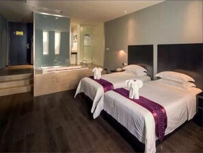 Kahden hengen deluxe-huone (kaksi sänkyä) | Minibaari, työpöytä, ilmainen Wi-Fi