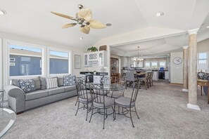 TV, DVD player, stereo - Quiet Time | Oceanfront (Virginia Beach)