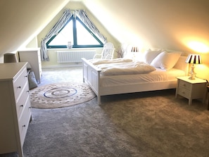 3 Schlafzimmer, Reisekinderbett, WLAN, Bettwäsche
