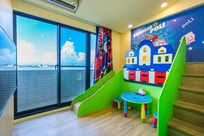 Standard Quadruple Room | Children's theme room - Songfeng Qinzi Homestay (Wujie)