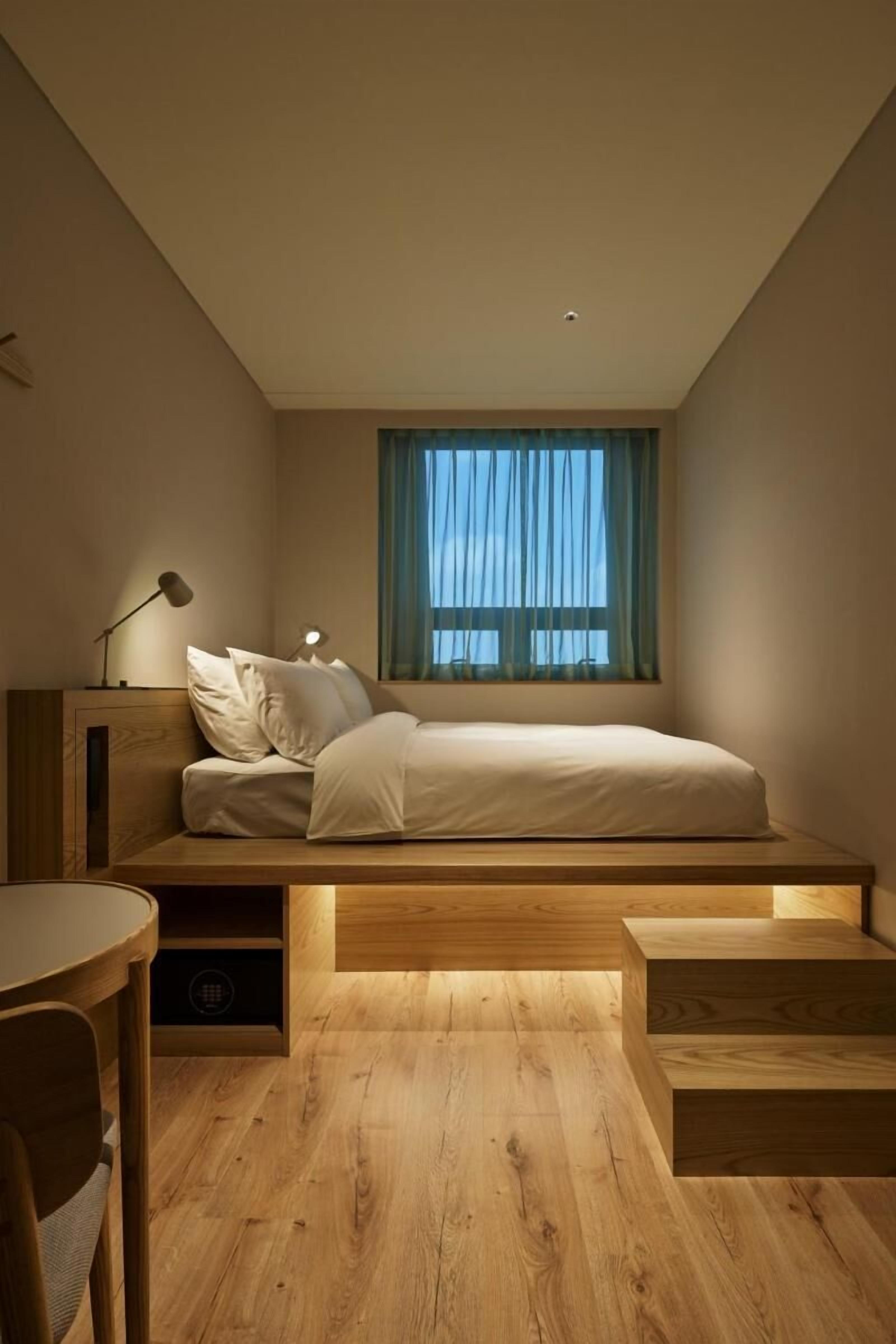 Down comforters, in-room safe, laptop workspace, blackout drapes