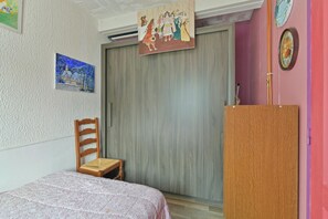 2 chambres, fer et planche à repasser, accès Internet