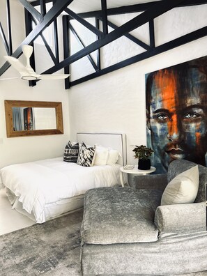 Luxury Double Room | Bar mini, peti besi dalam bilik, ruang kerja komputer riba 