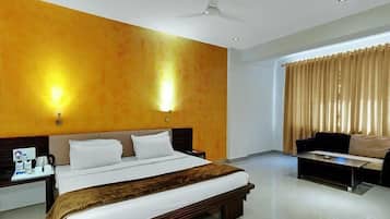 Standard Room, 1 King Bed, City View | 1 bedroom, minibar, individually decorated, individually furnished