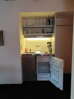 Fridge, stovetop, coffee/tea maker, electric kettle - Loft apartment at the foot of the Swabian Alb (Kirchheim unter Teck)