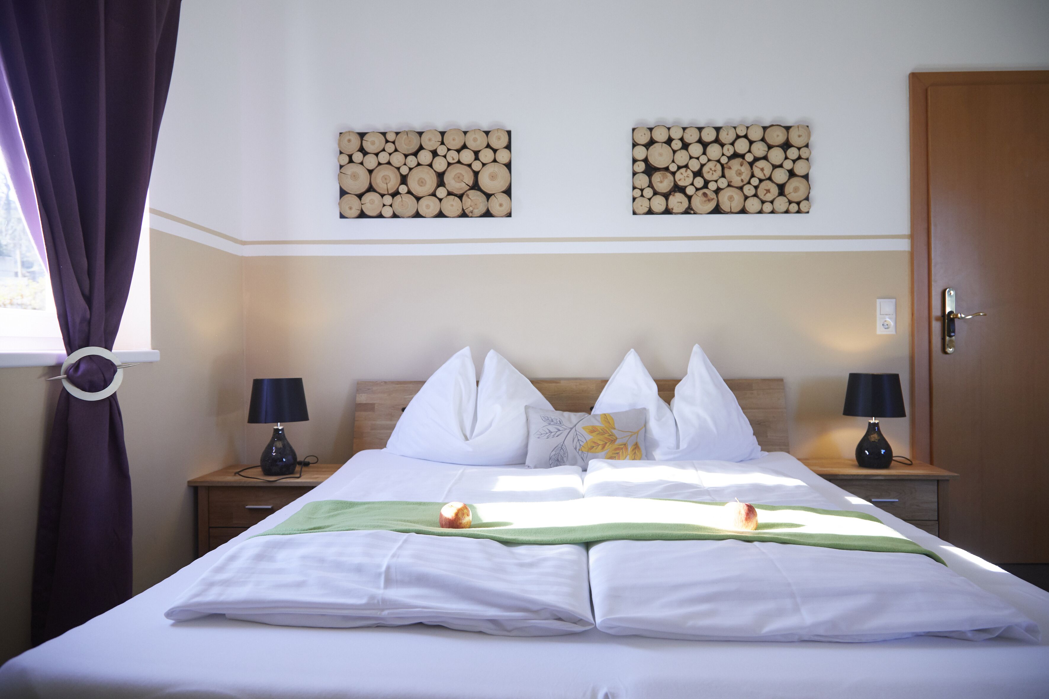 double room | 1 bedroom, desk, free wifi, bed sheets