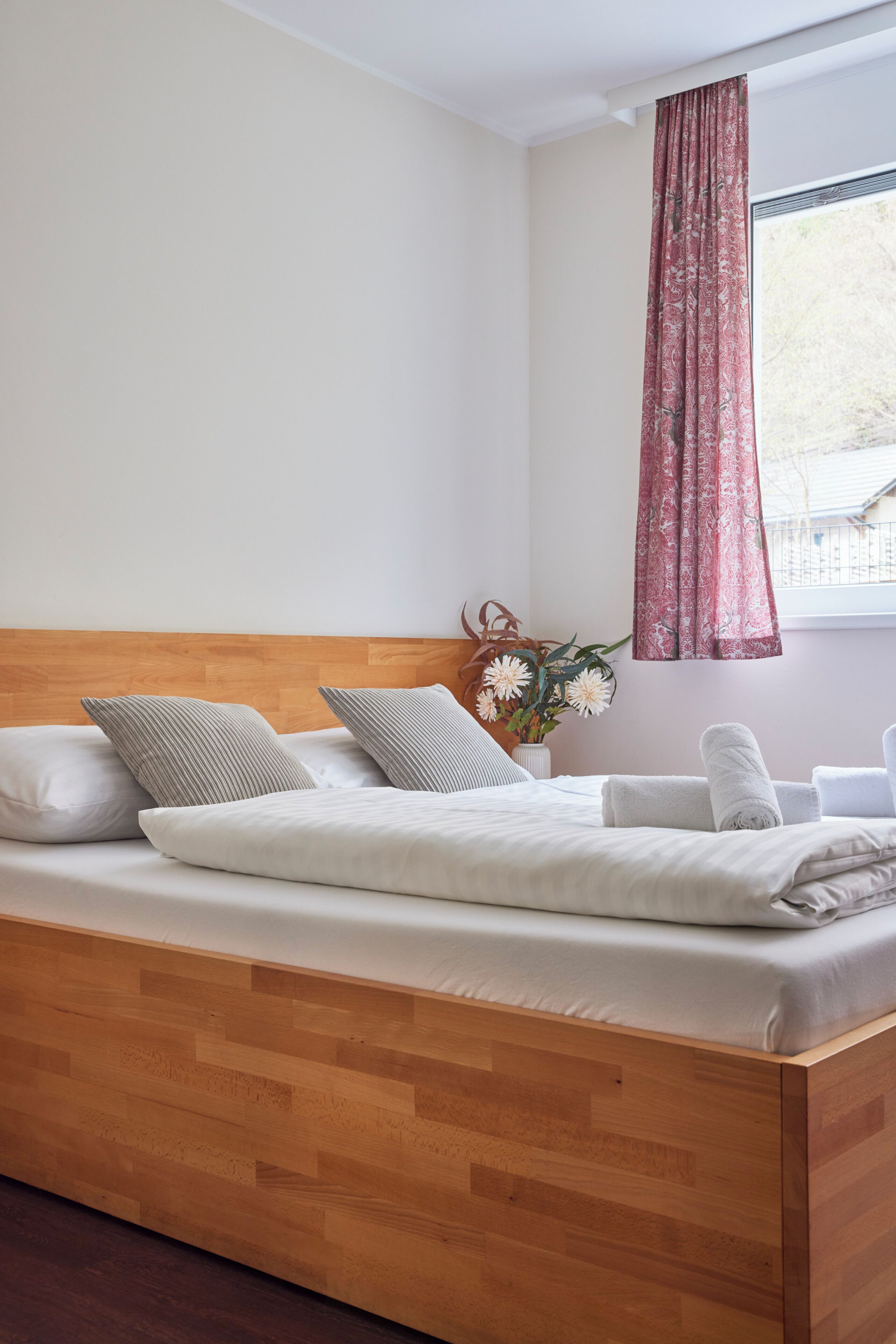 Kamar Double Comfort | Meja kerja, Wi-Fi gratis, dan seprai linen