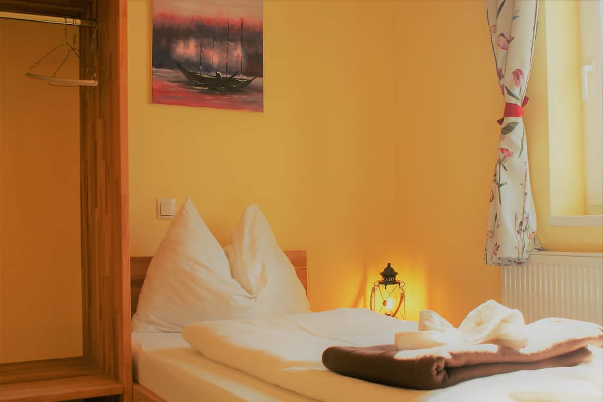 Bureau, Wi-Fi gratuit, draps fournis