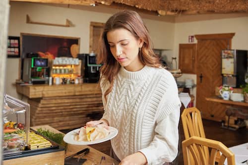 朝食 (ビュッフェ)、毎日提供 (有料)