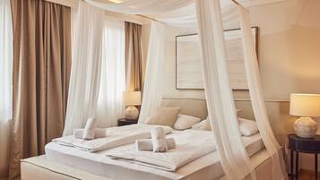 Studio Suite | Desk, free WiFi, bed sheets