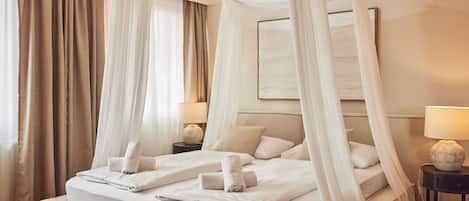 Studio Suite | Desk, free WiFi, bed sheets