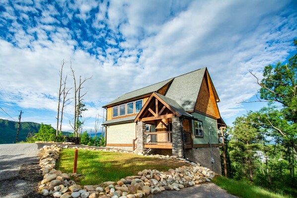 Exterior - Season's Greetings Sale (Gatlinburg)