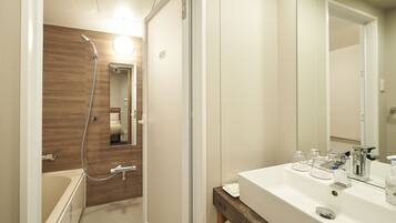 Deluxe Twin Room, Non Smoking | Bathroom | Free toiletries, hair dryer, slippers, electronic bidet