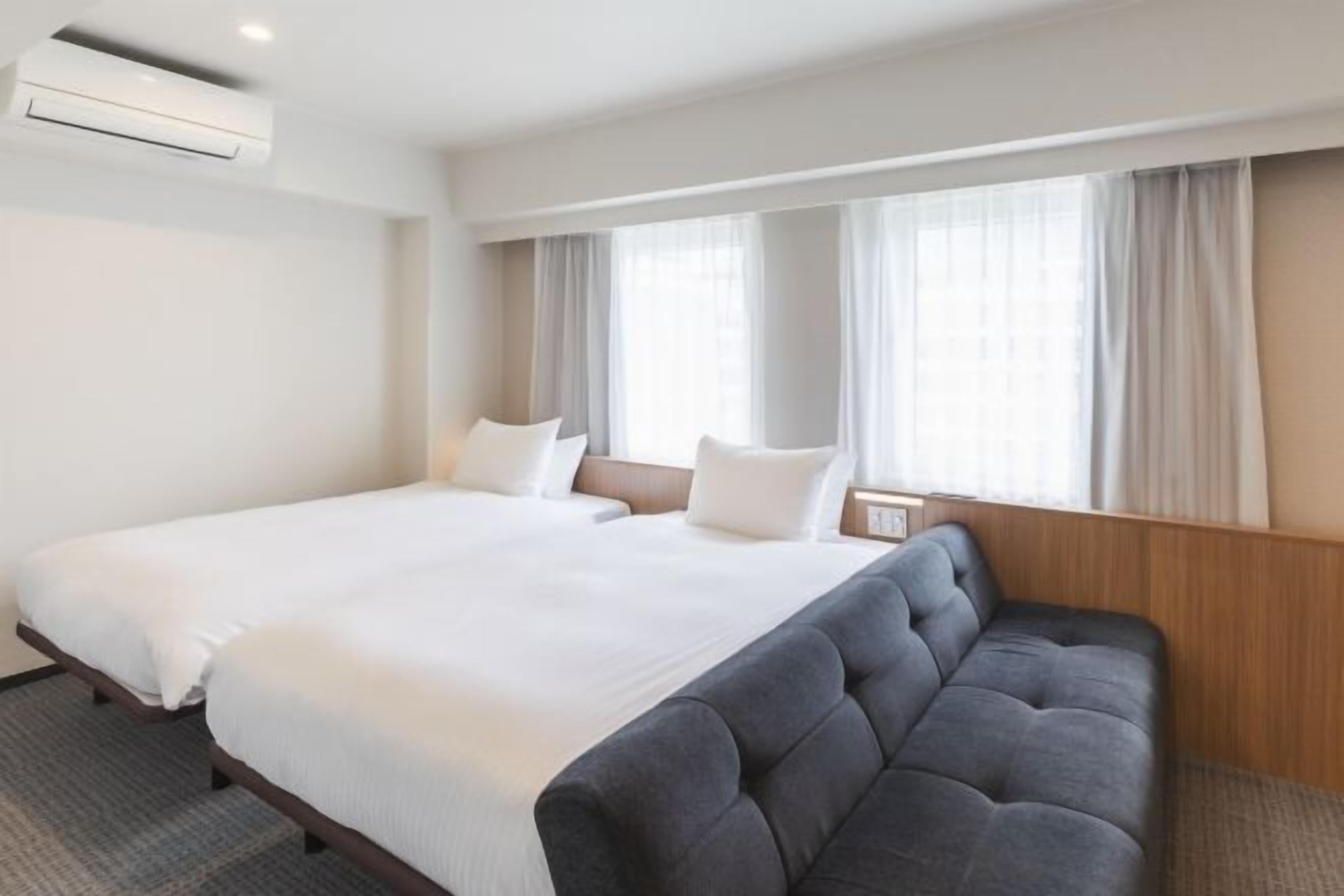 Desk, laptop workspace, iron/ironing board, free WiFi