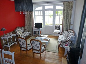 Music library, video library, stereo