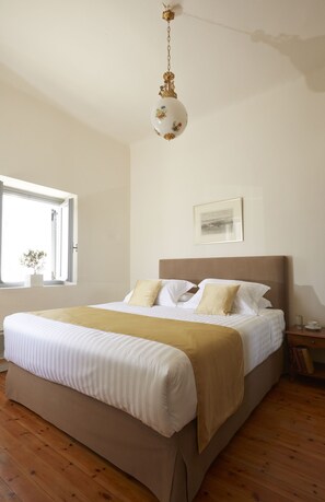 2 habitaciones, tabla de planchar con plancha y ropa de cama