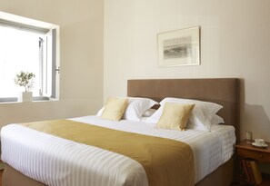 2 bedrooms, iron/ironing board, bed sheets