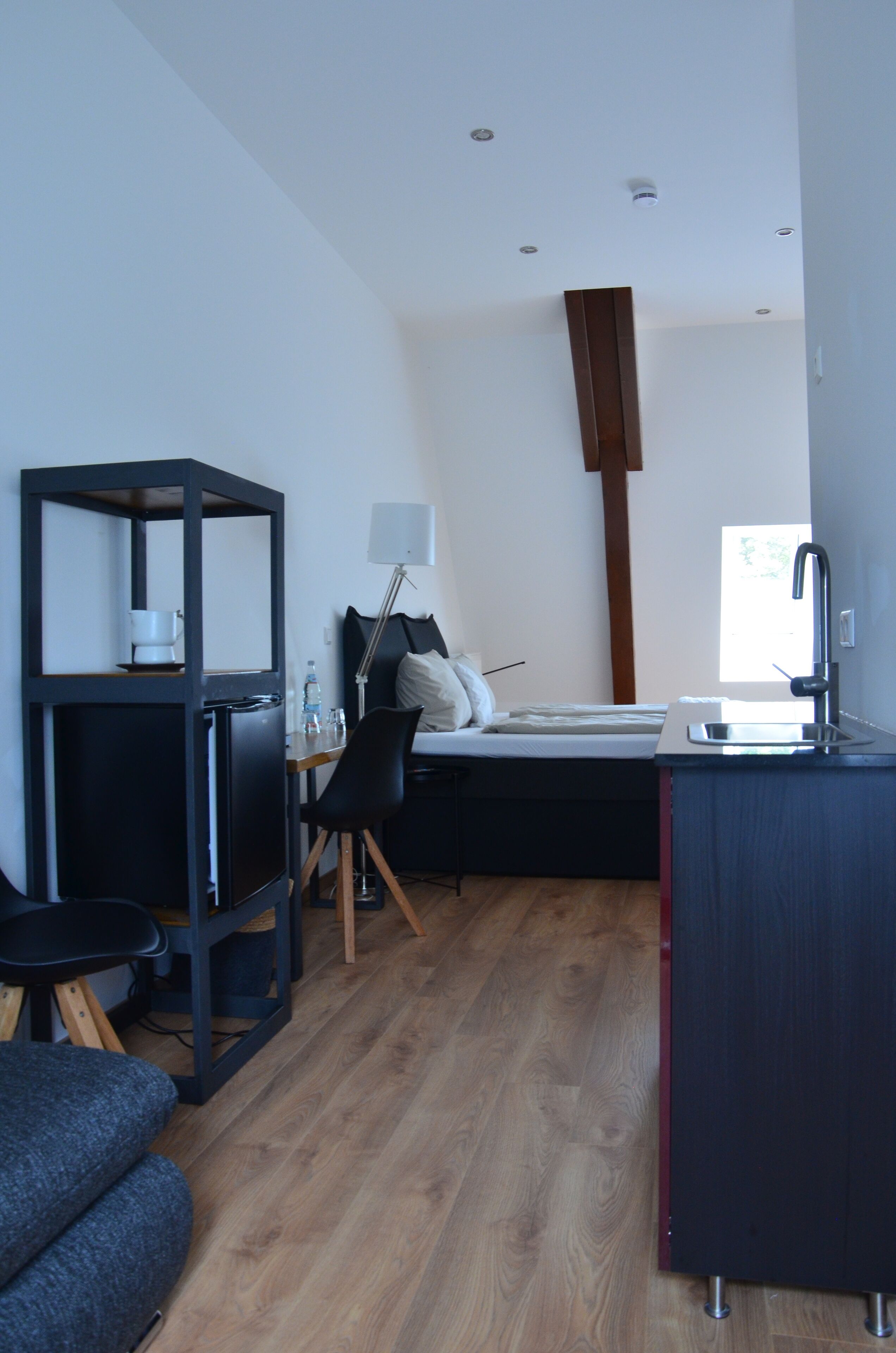 Double Room | Living area | 39-inch LCD TV with satellite channels, TV