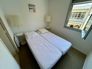 1 makuuhuone, työpöytä