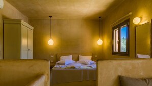 A bedroom with a bed, two bedside lamps, a wardrobe, and a window. - Sotiris Villas (Kefalonia)