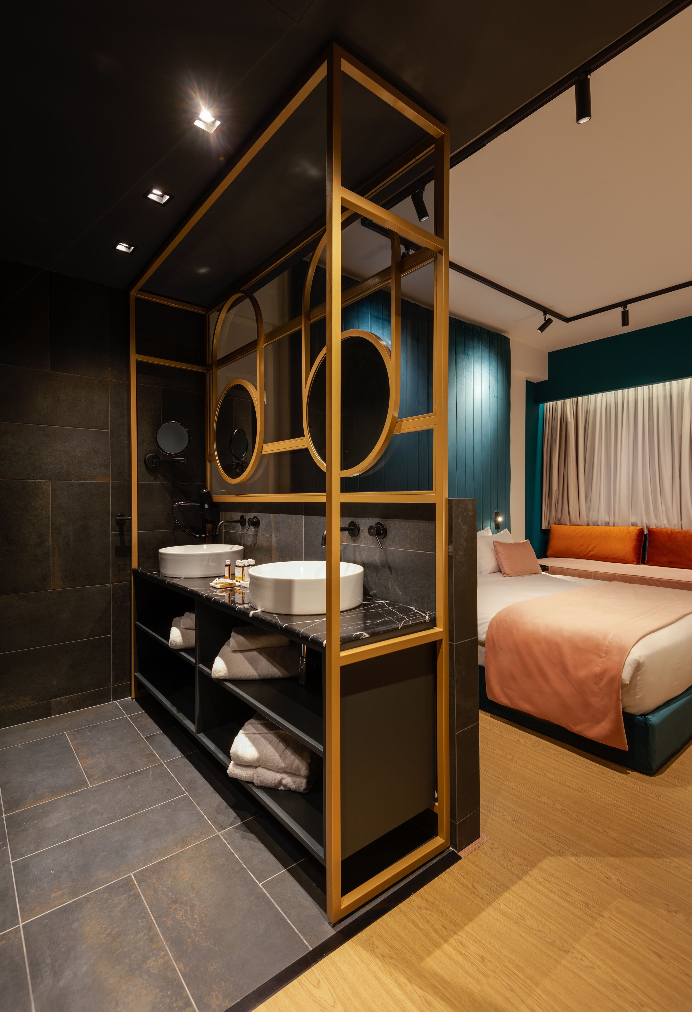 Business Economy Room | Bathroom | Designer toiletries, hair dryer, bathrobes, slippers