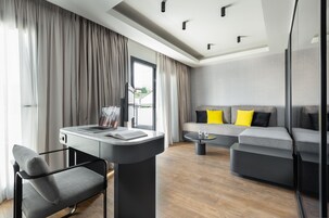 The Penthouse Suite | Καθιστικό | Τηλεόραση με επίπεδη οθόνη