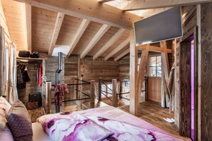 1 bedroom, desk, free WiFi, bed sheets