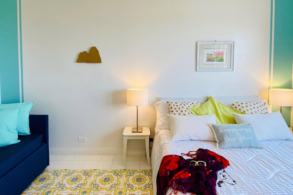 2 bedrooms, premium bedding, down duvets, in-room safe