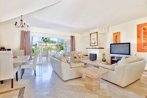 TV, fireplace, stereo