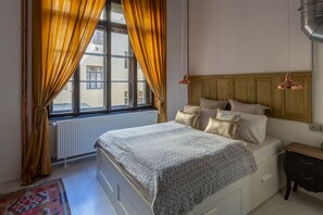 4 bedrooms, in-room safe, iron/ironing board, travel cot