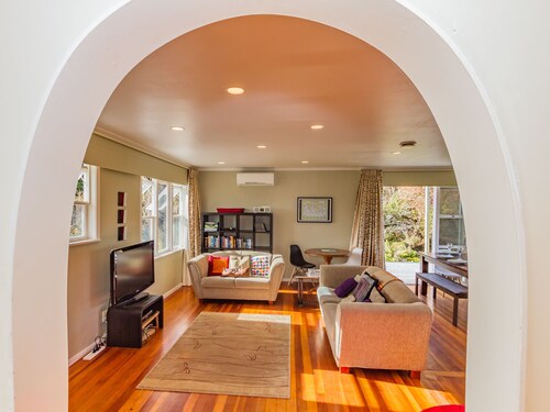 Snowcano Cottage - Rangataua Holiday Home