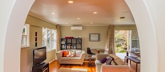 Snowcano Cottage - Rangataua Holiday Home