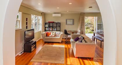 Snowcano Cottage - Rangataua Holiday Home