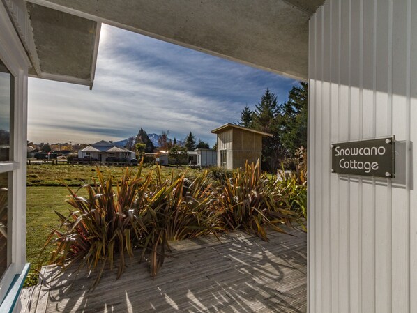 Exterior detail - Snowcano Cottage - Rangataua Holiday Home (Rangataua)