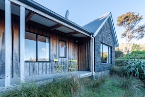 Exterior - Fantail Cottage with Sea Views - Akaroa Home (Akaroa)