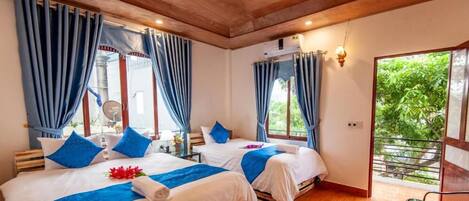 Family Room | Minibar, desk, soundproofing, free WiFi