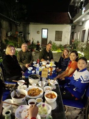 Khu ẩm thực ngoài trời