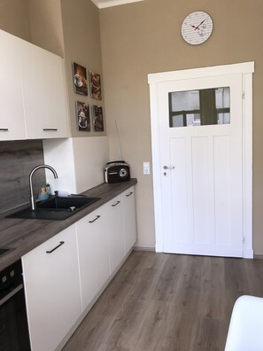 Fridge, stovetop, dishwasher, coffee/tea maker