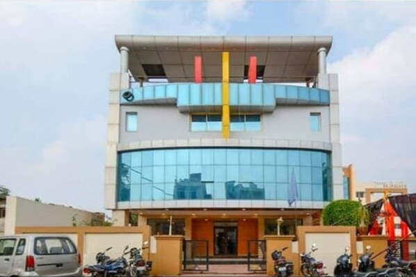 Mặt tiền nơi lưu trú